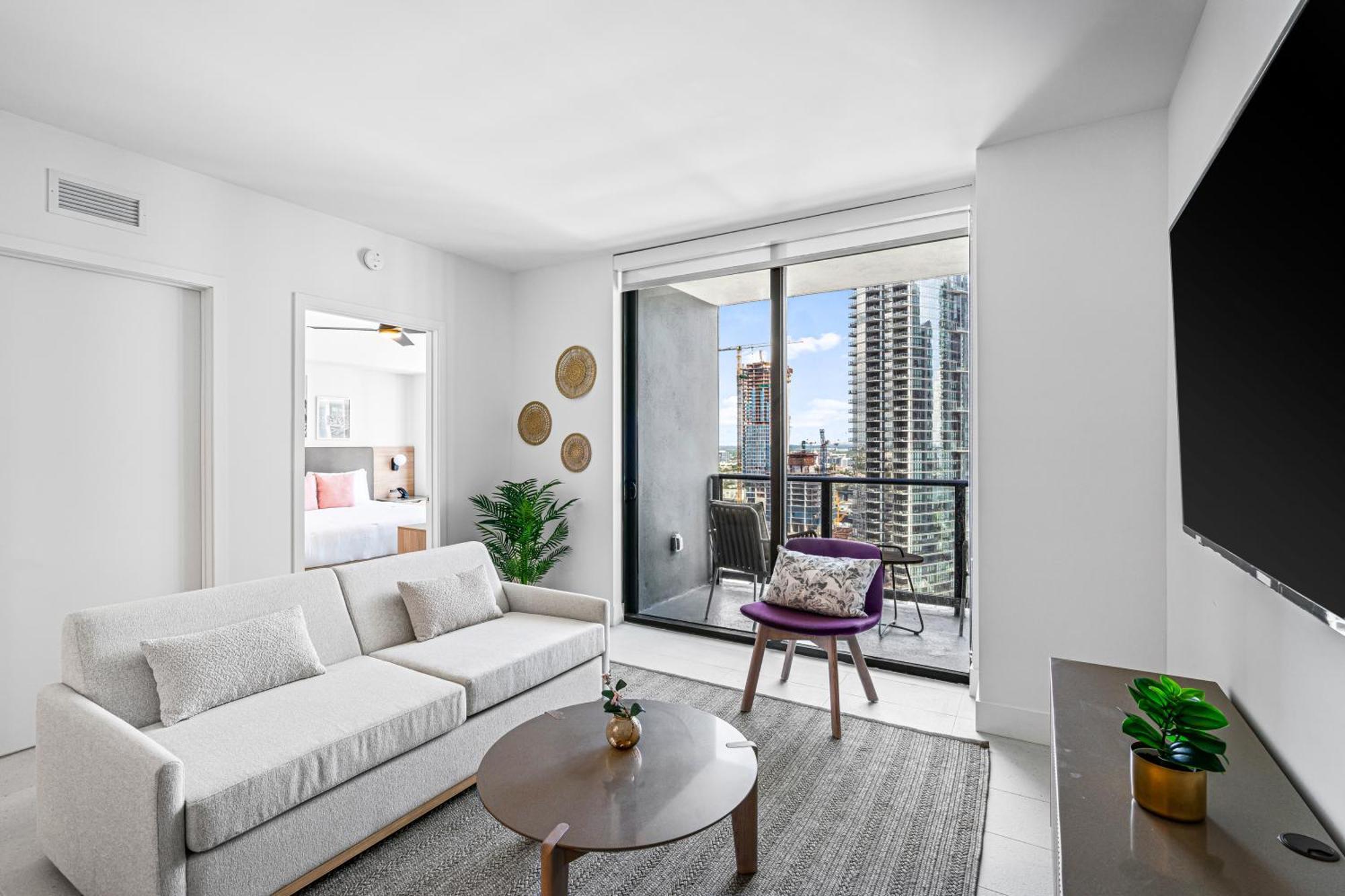 New Luxury 26th Floor In The Heart Of