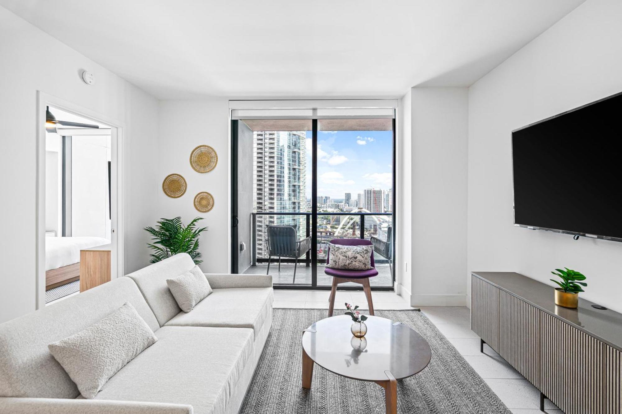 New Luxury 26th Floor In The Heart Of